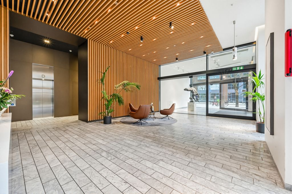 Property photo 2 of 20