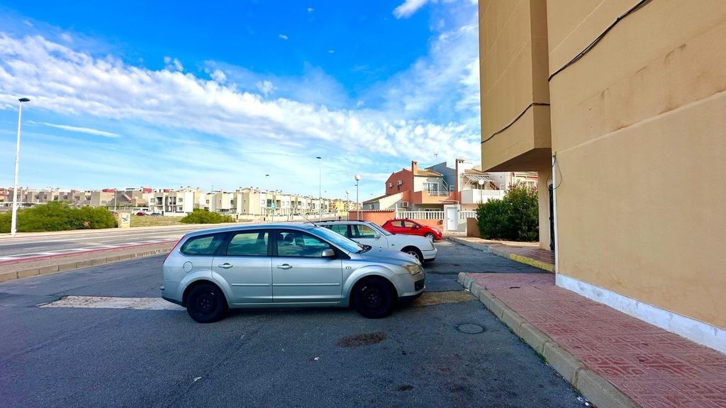 Property photo 3 of 24