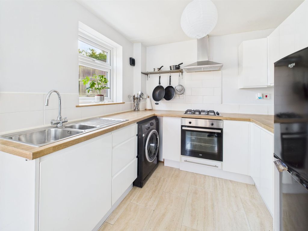 Property photo 3 of 16 Kitchen