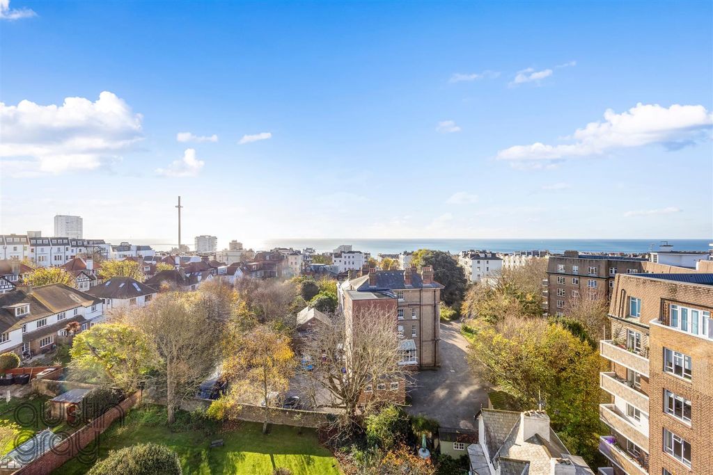 Property photo 3 of 12 Furze Hill, Furze Hill Court 42-012.Jpg