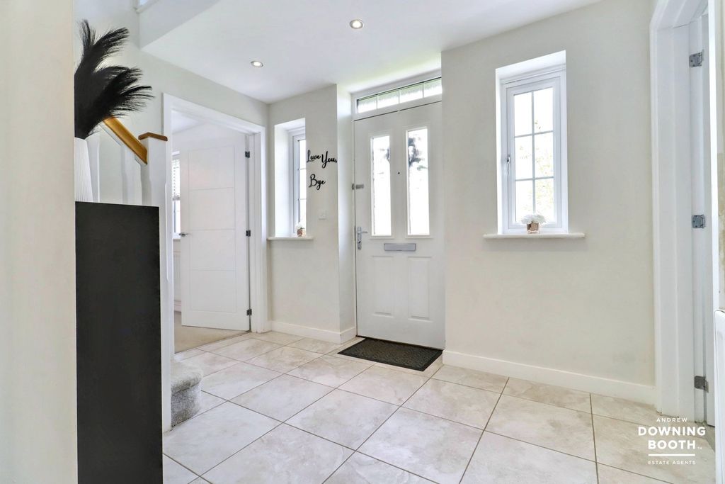 Property photo 3 of 32