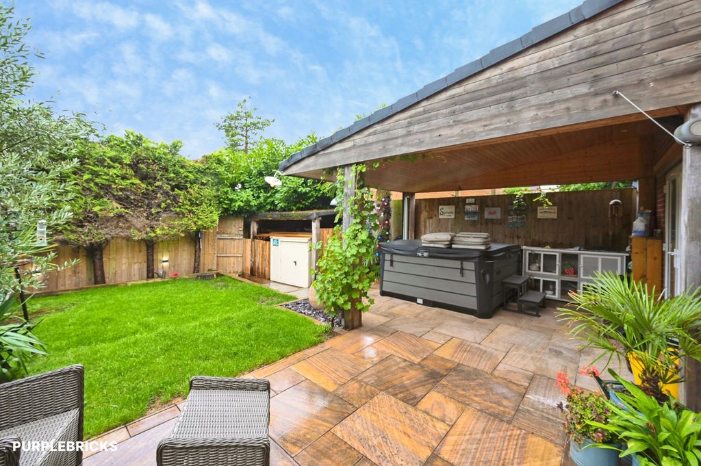 Property photo 2 of 31