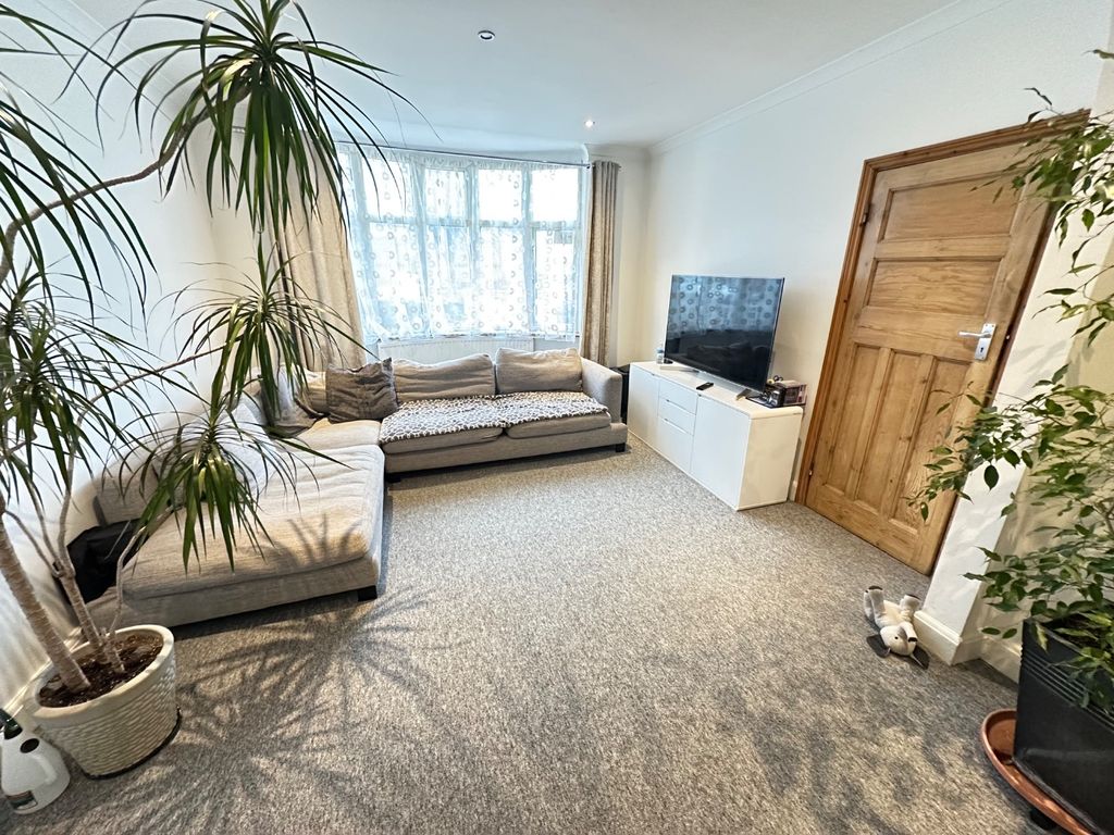 Property photo 2 of 14 4859531