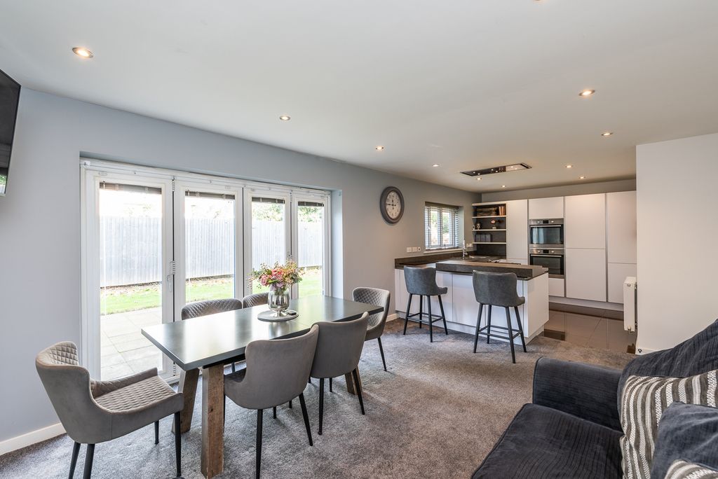 Property photo 2 of 24