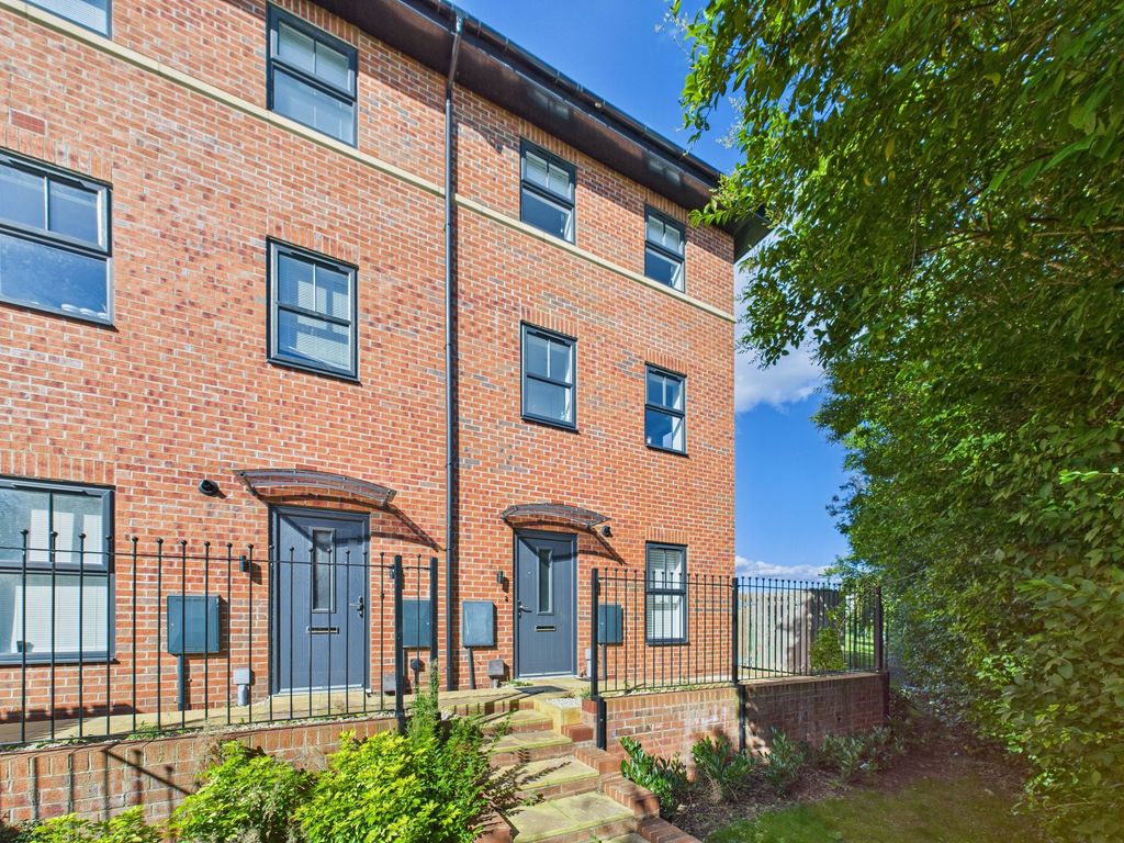 Property photo 1 of 14 Front