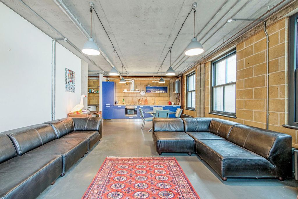 Property photo 2 of 19 m.Jpg