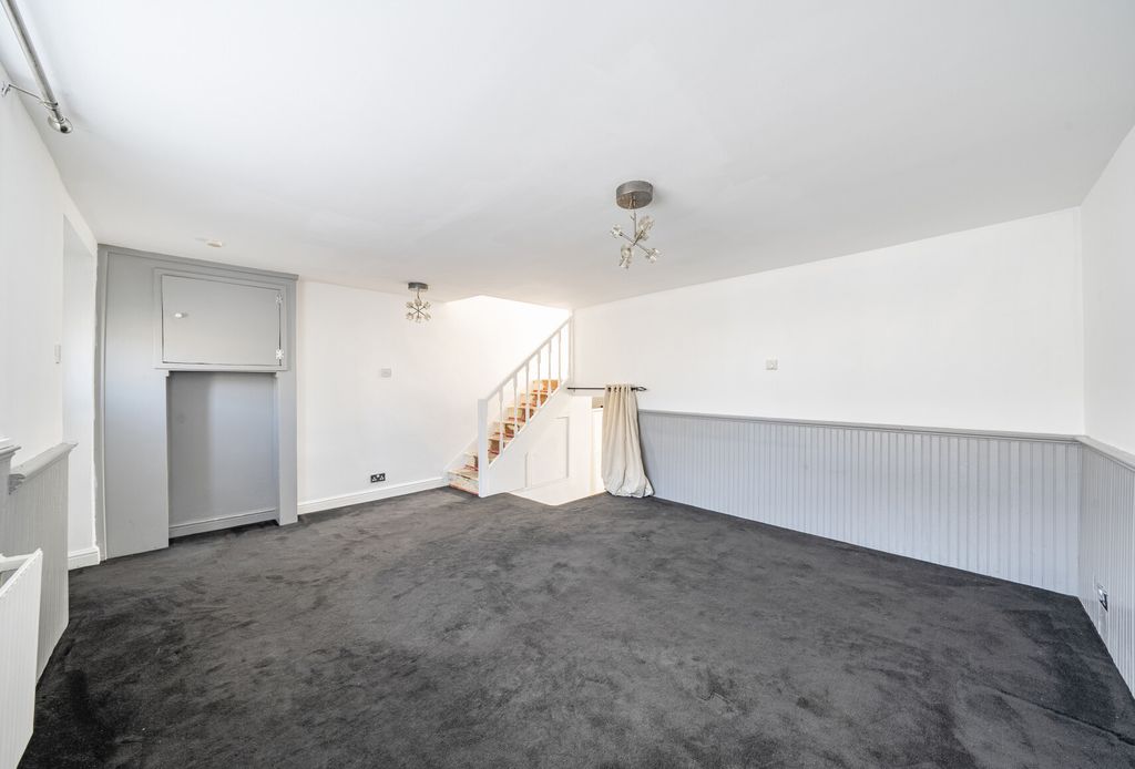 Property photo 3 of 13 Sitting Room