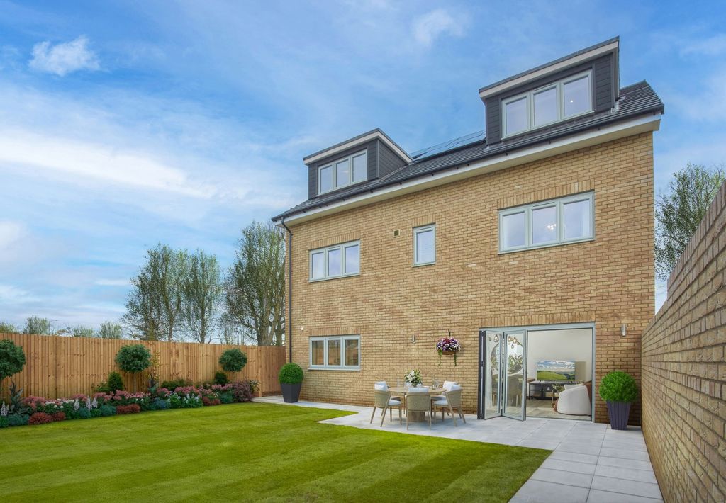 Property photo 3 of 23