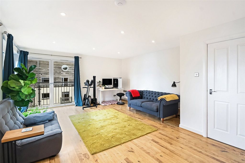 Property photo 3 of 18 Picture No. 02