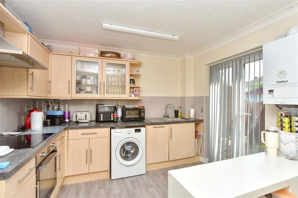 Property photo 3 of 9 Kitchen/Breakfast Room