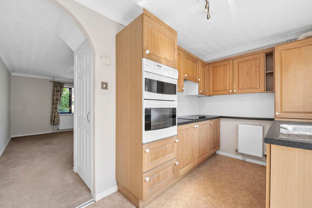 Property photo 3 of 10 Kitchen