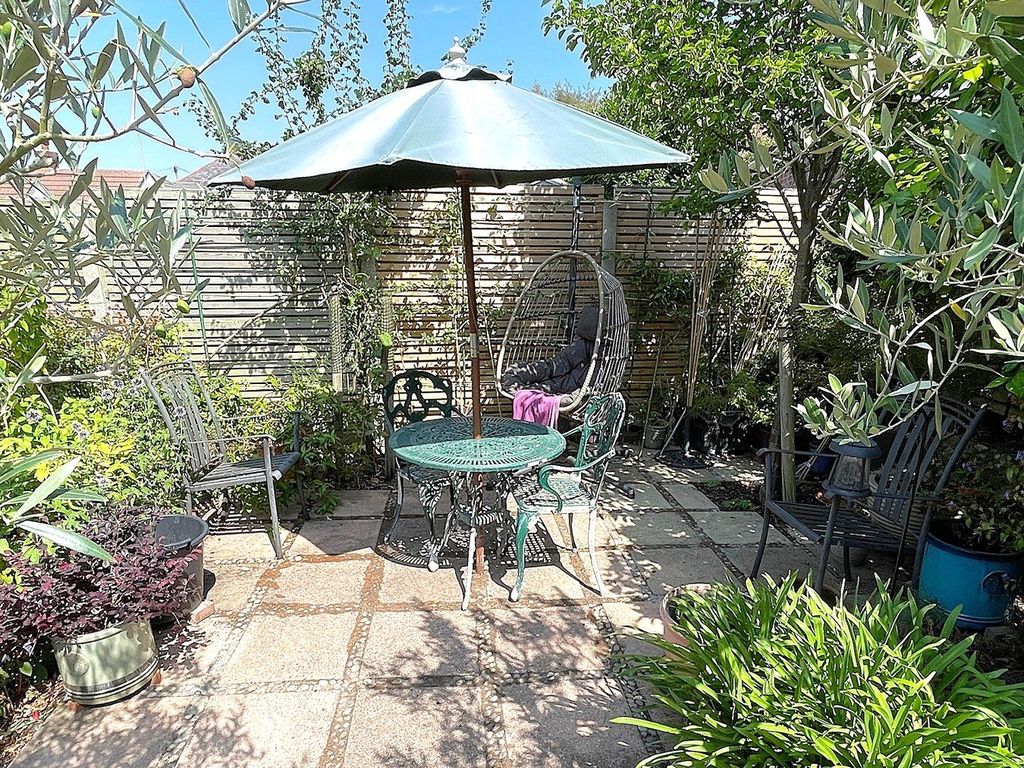 Property photo 2 of 31