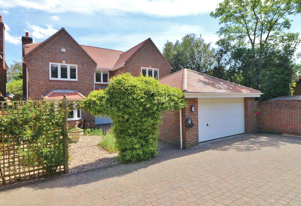 Property photo 1 of 32