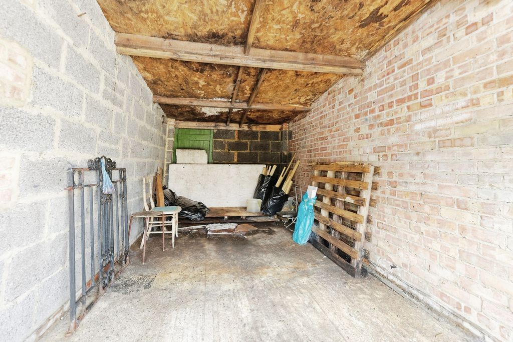 Property photo 3 of 5 Photo
