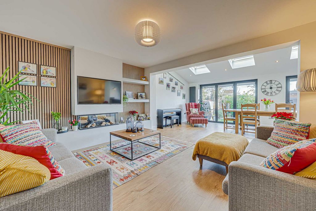 Property photo 3 of 35