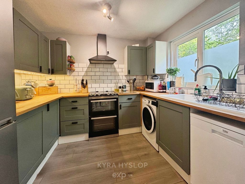 Property photo 3 of 10