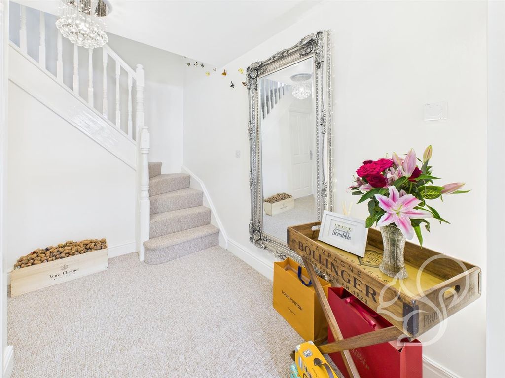 Property photo 2 of 22 Entrance Hall