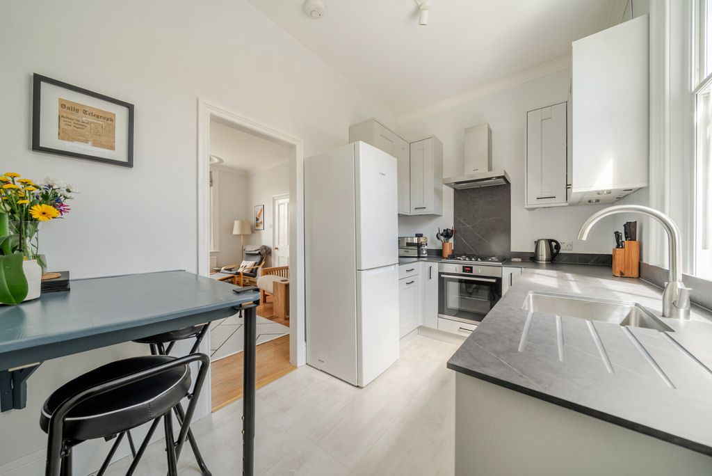 Property photo 3 of 18 Kitchen