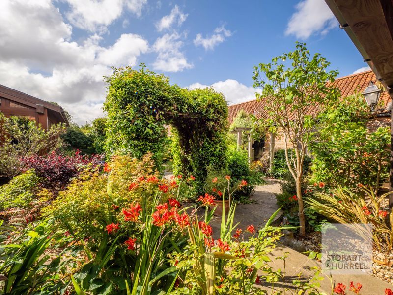 Property photo 3 of 60 Courtyard