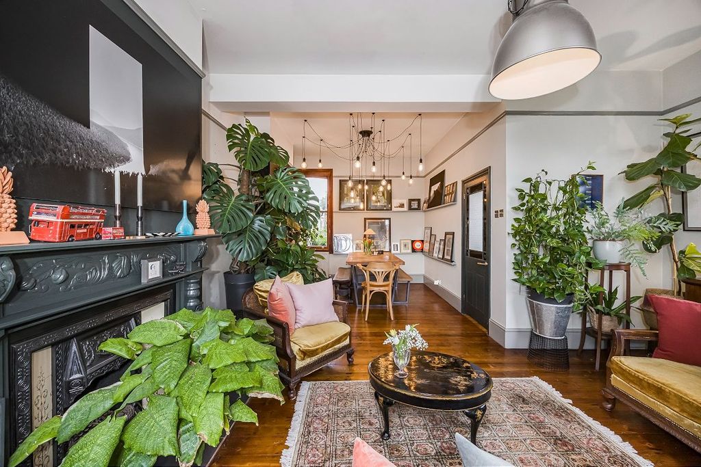 Property photo 3 of 34