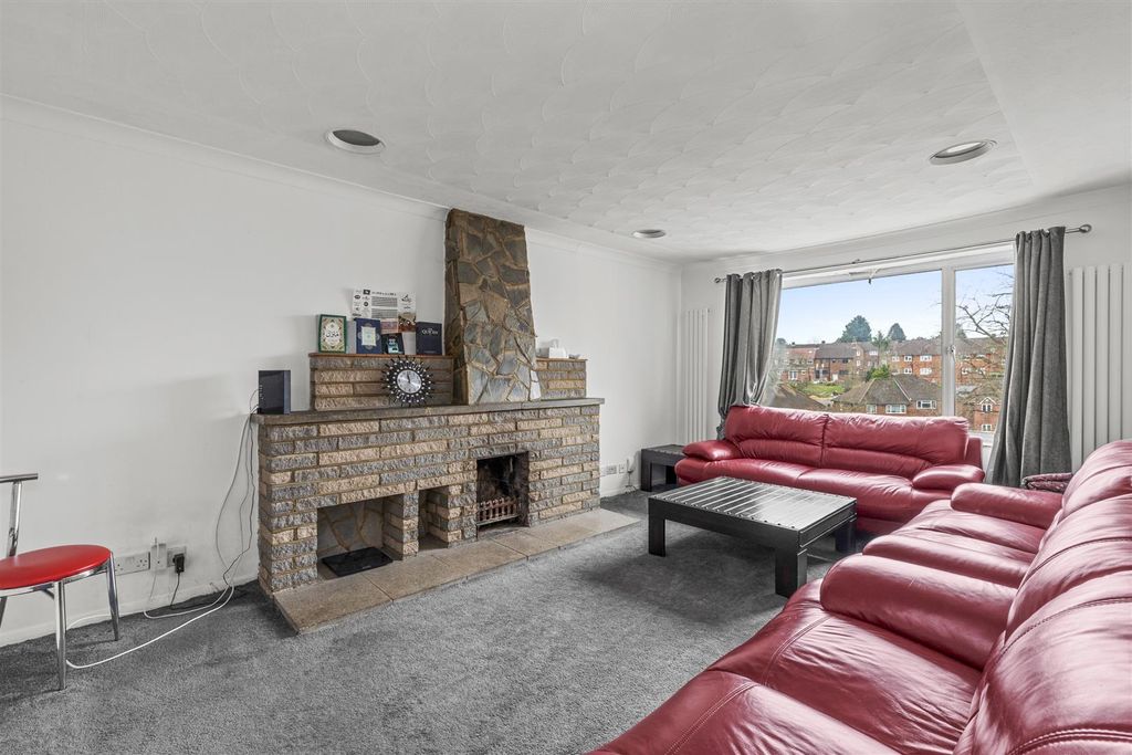 Property photo 3 of 16 93 New Rd, Hp12 4Rn-6.Jpg