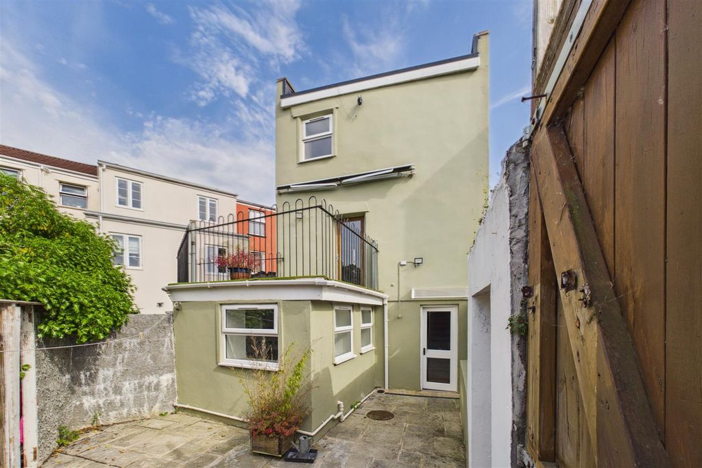 Property photo 1 of 37 The Cottage, 28 Ashfield Place Montpelier, Bristol