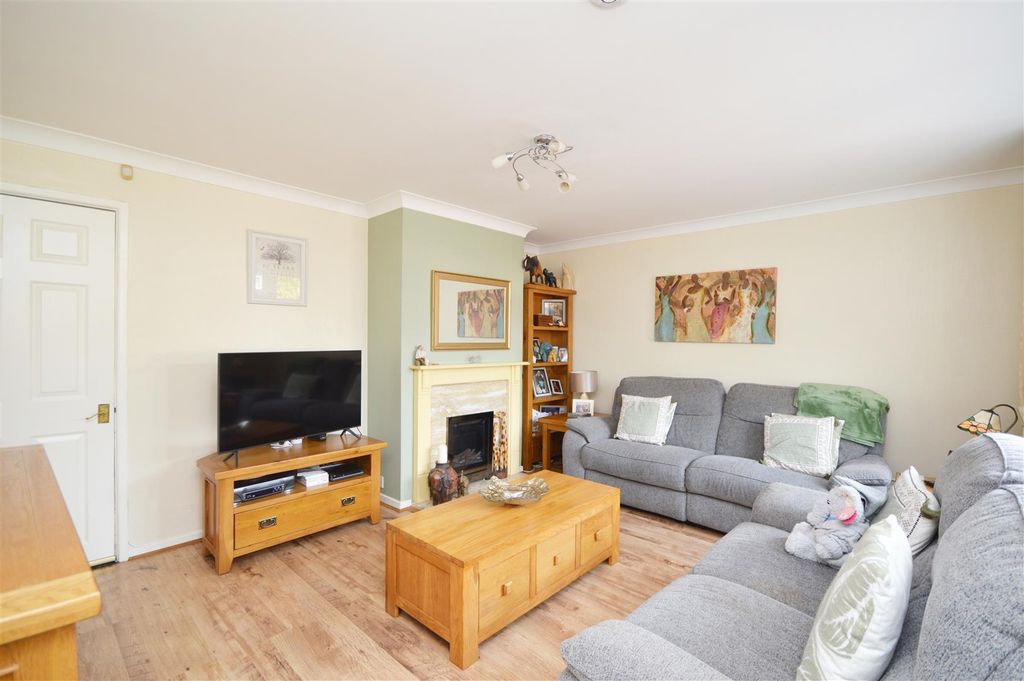 Property photo 2 of 14 Sitting Room