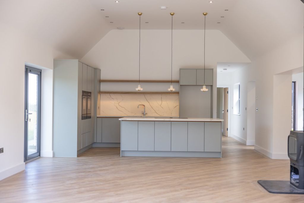 Property photo 2 of 10 Picture No. 17