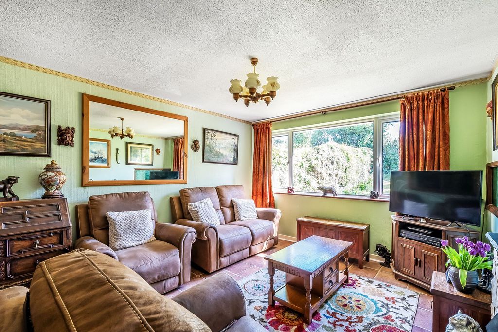 Property photo 2 of 28