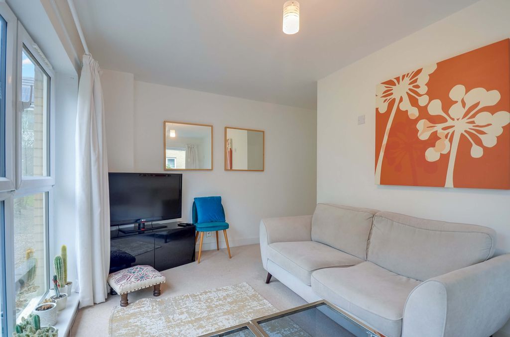 Property photo 2 of 25 1 Lounge.Jpg