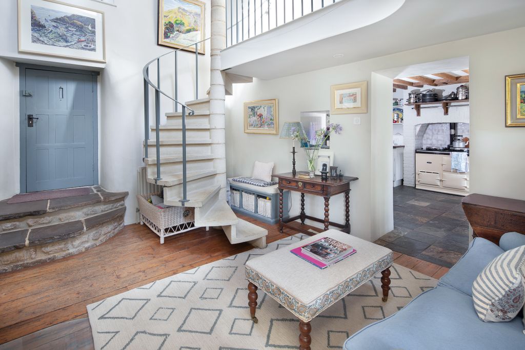 Property photo 3 of 12