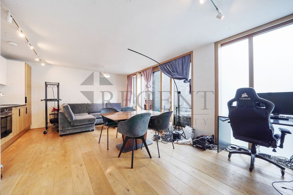 Property photo 3 of 14 Open Plan