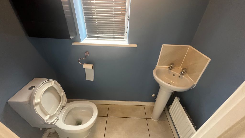 Property photo 3 of 8 Cloakroom/wc