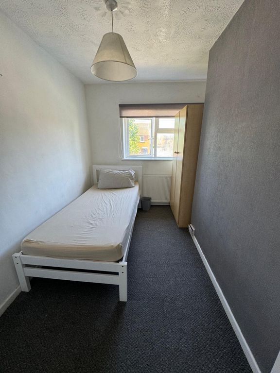 Property photo 1 of 7 This Cozy Double Bedroom Features Ample Natural li...