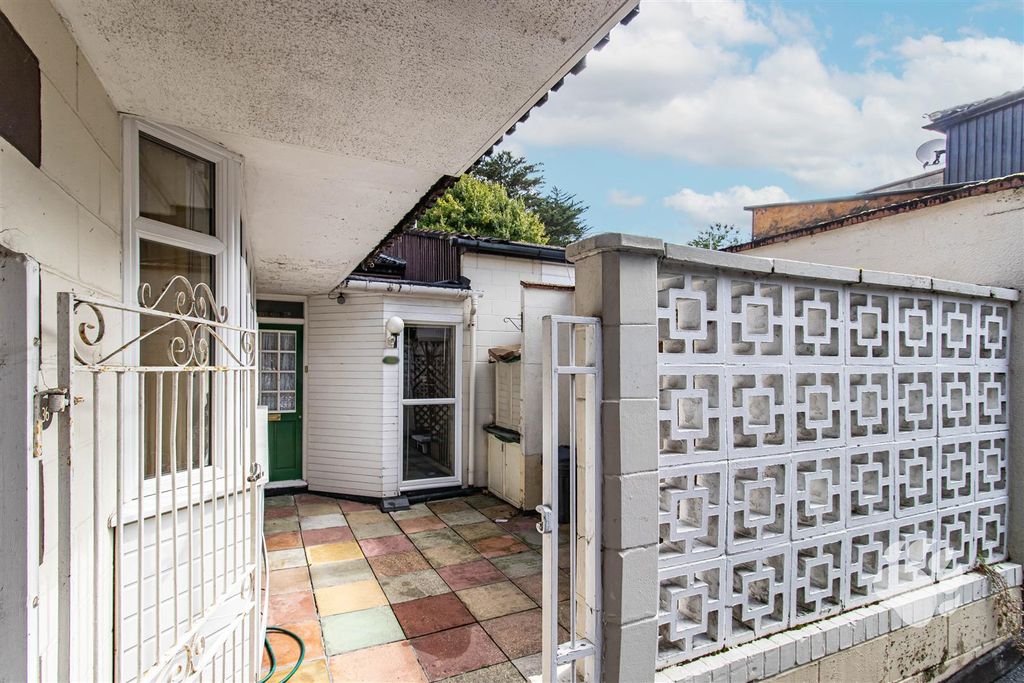 Property photo 1 of 18 Front