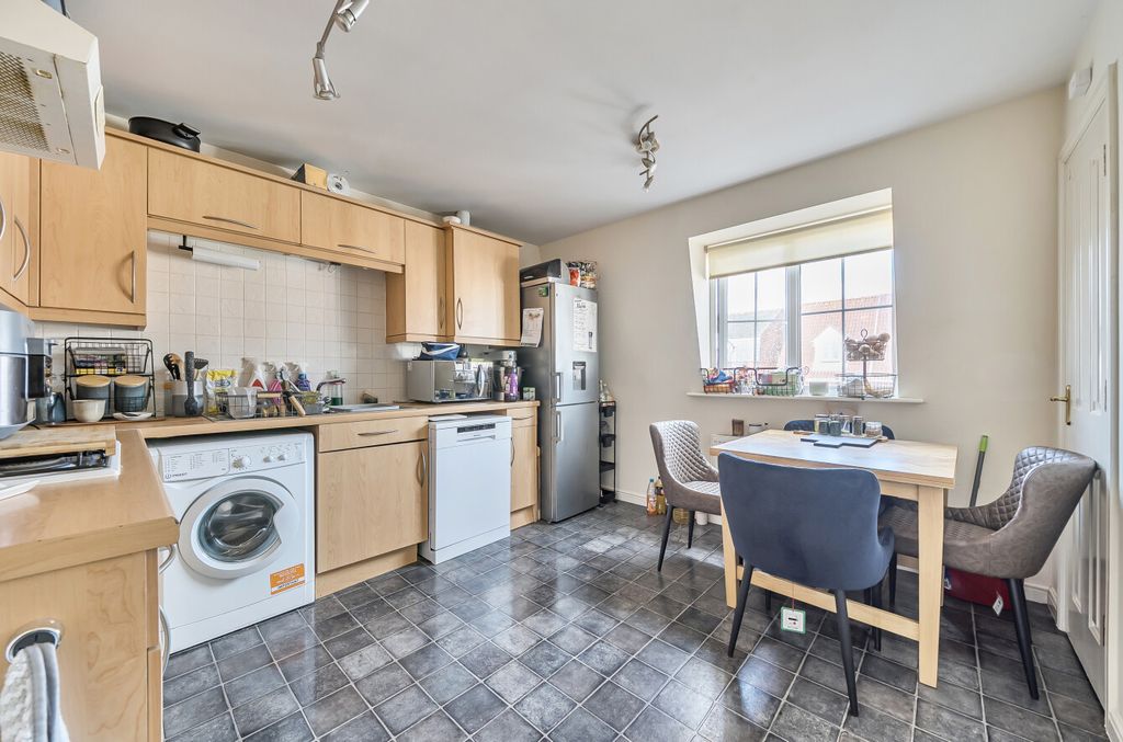 Property photo 3 of 11 1347519-17-68B9B3...