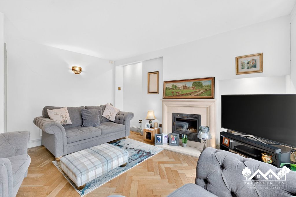 Property photo 2 of 37
