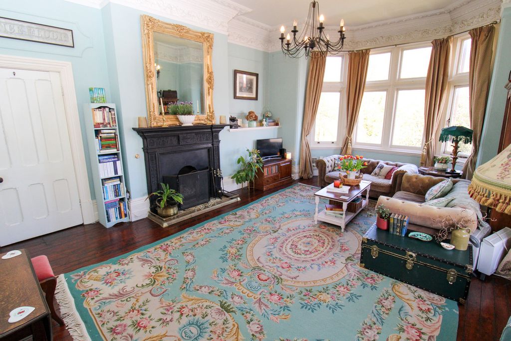 Property photo 2 of 20