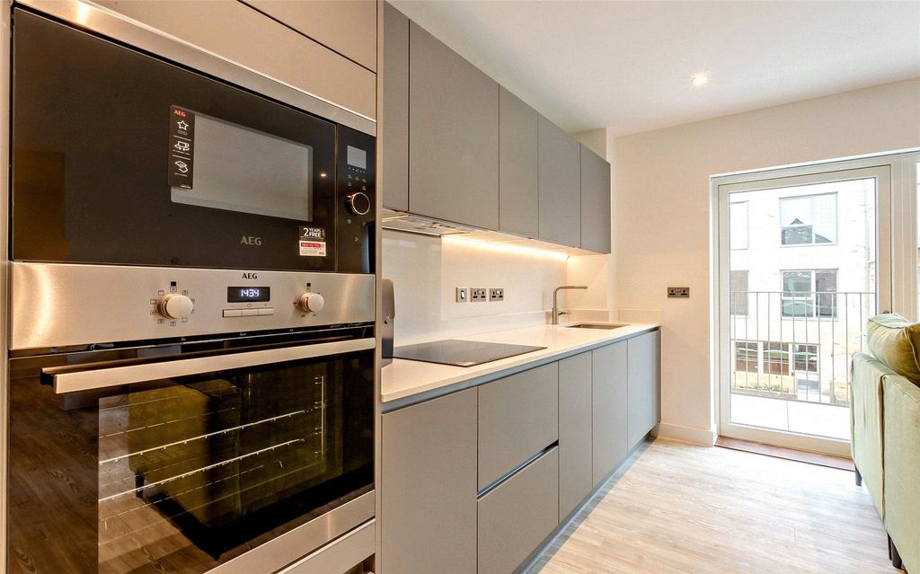 Property photo 3 of 9 Kitchen/Living