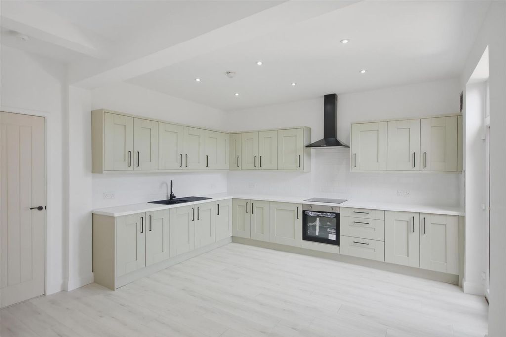 Property photo 3 of 17 Dining Kitchen