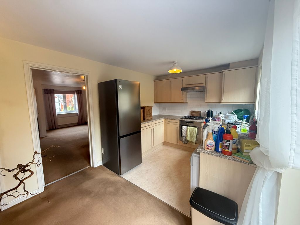 Property photo 2 of 19 Kitchen