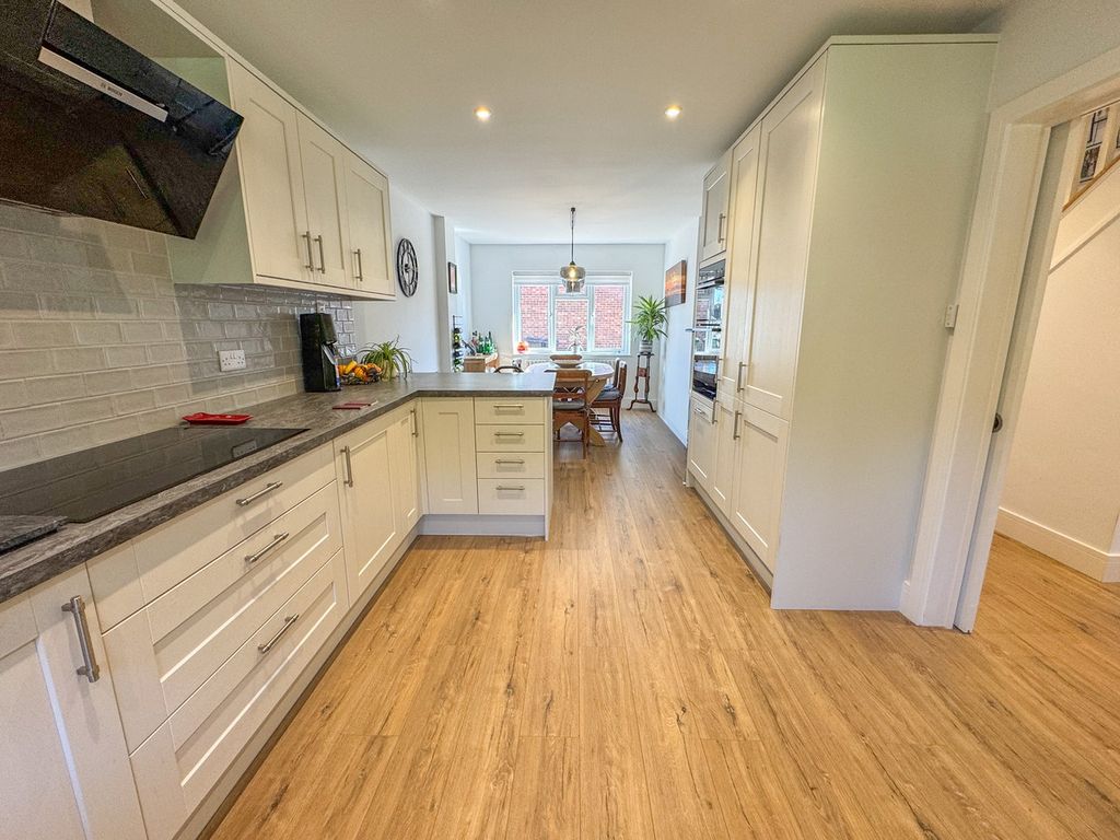 Property photo 3 of 27