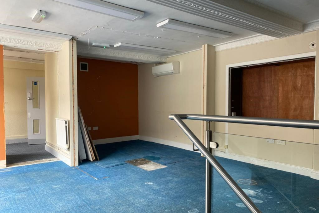 Property photo 2 of 12 3 Fore Street, Trowbridge, Wiltshire, Ba14 8Hy