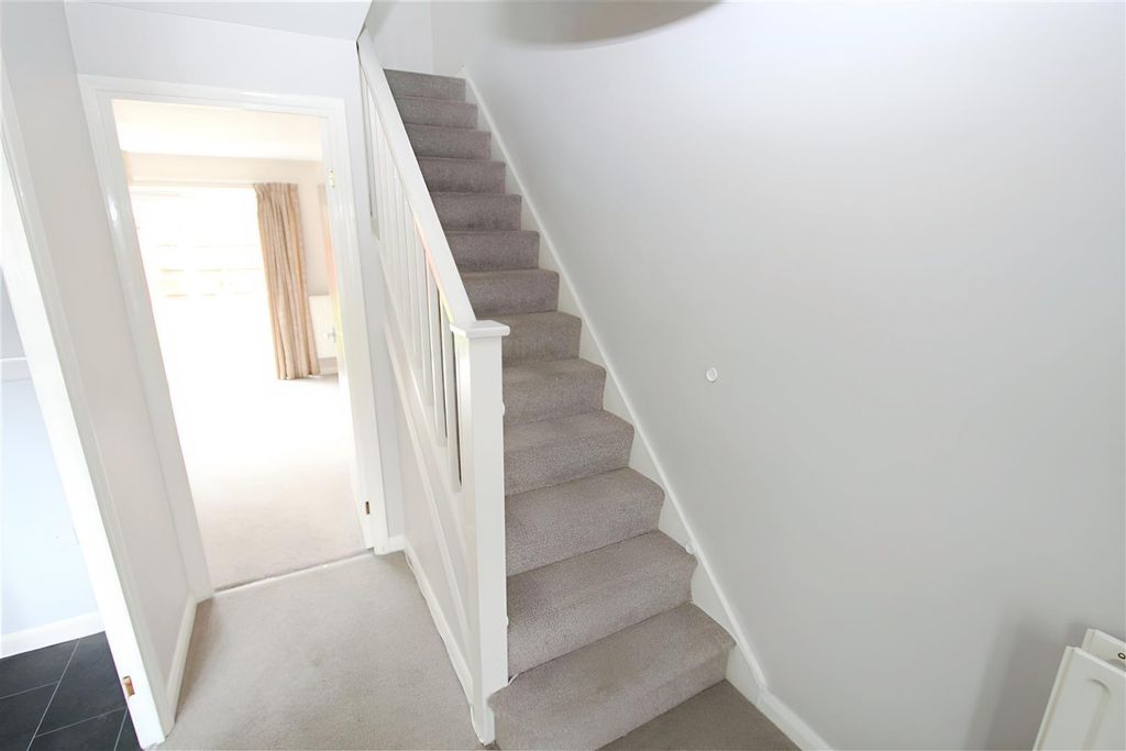 Property photo 2 of 8 Hallway