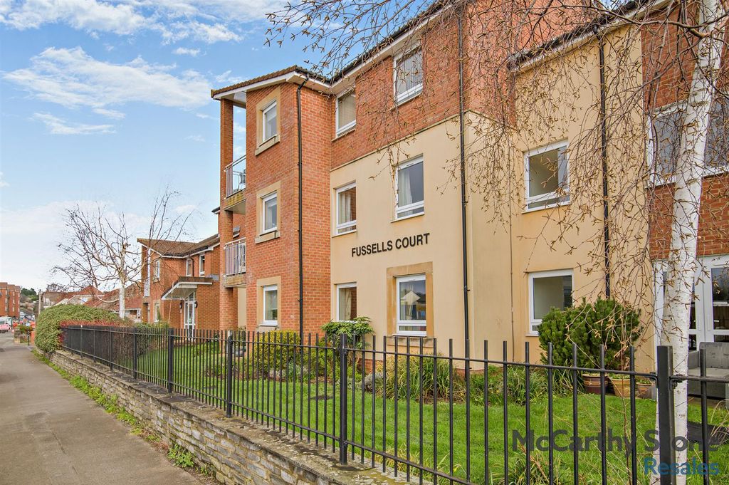 Property photo 1 of 18 Fussells Court