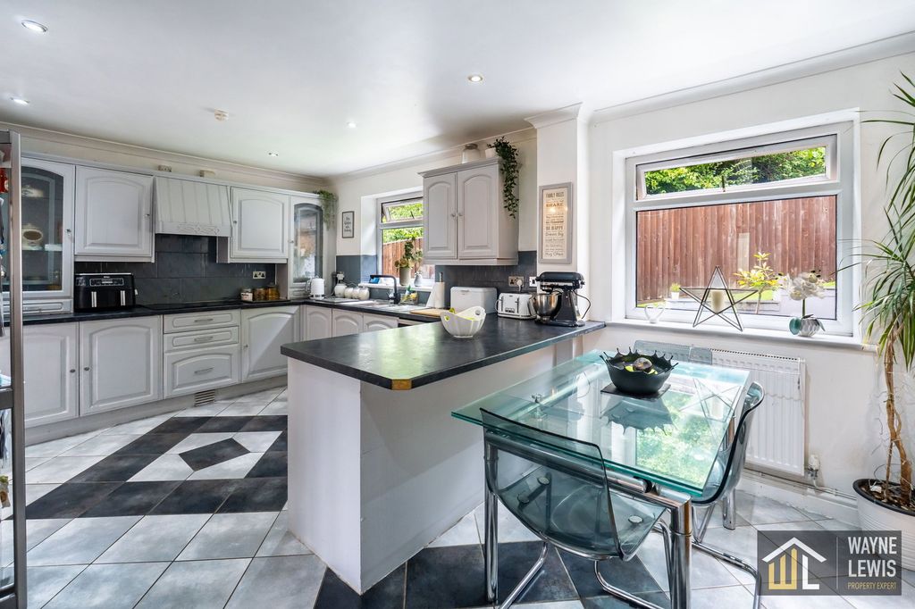 Property photo 3 of 45