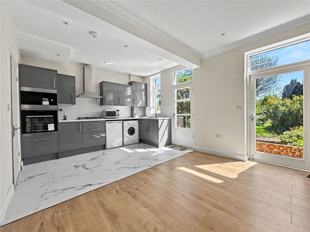 Property photo 1 of 17 Picture No. 13