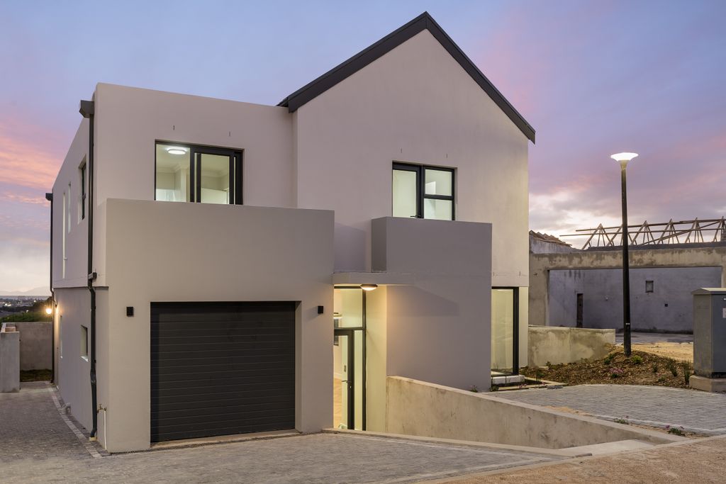 Property photo 1 of 28