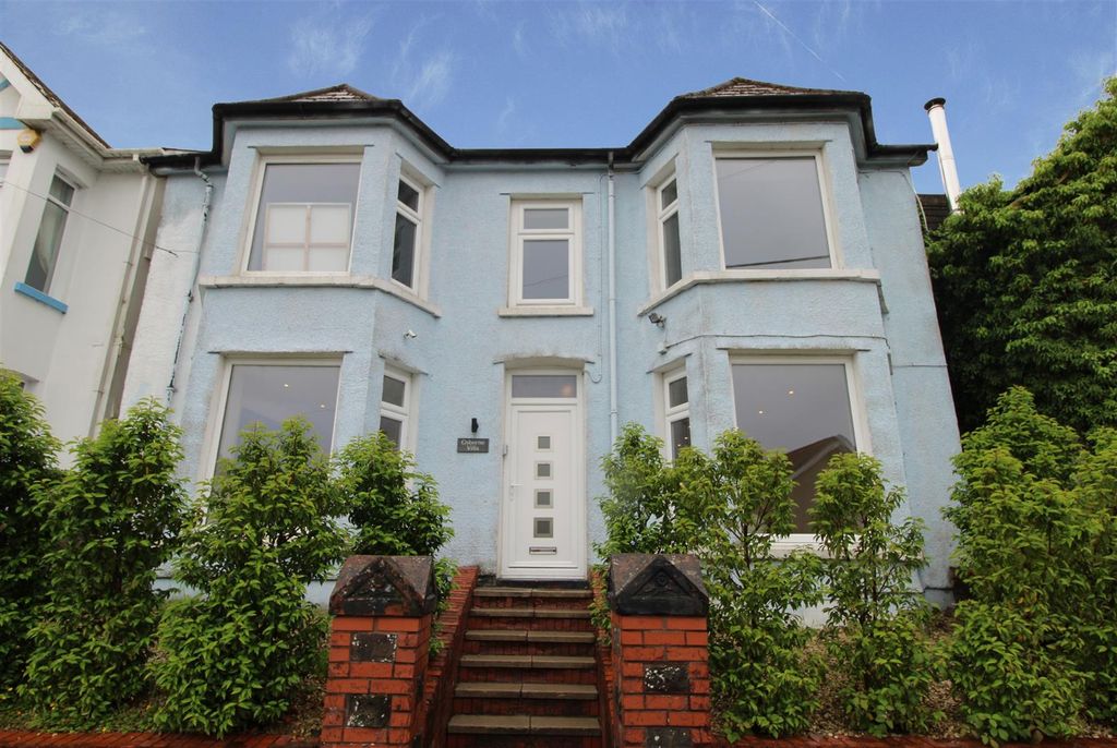 Property photo 1 of 28