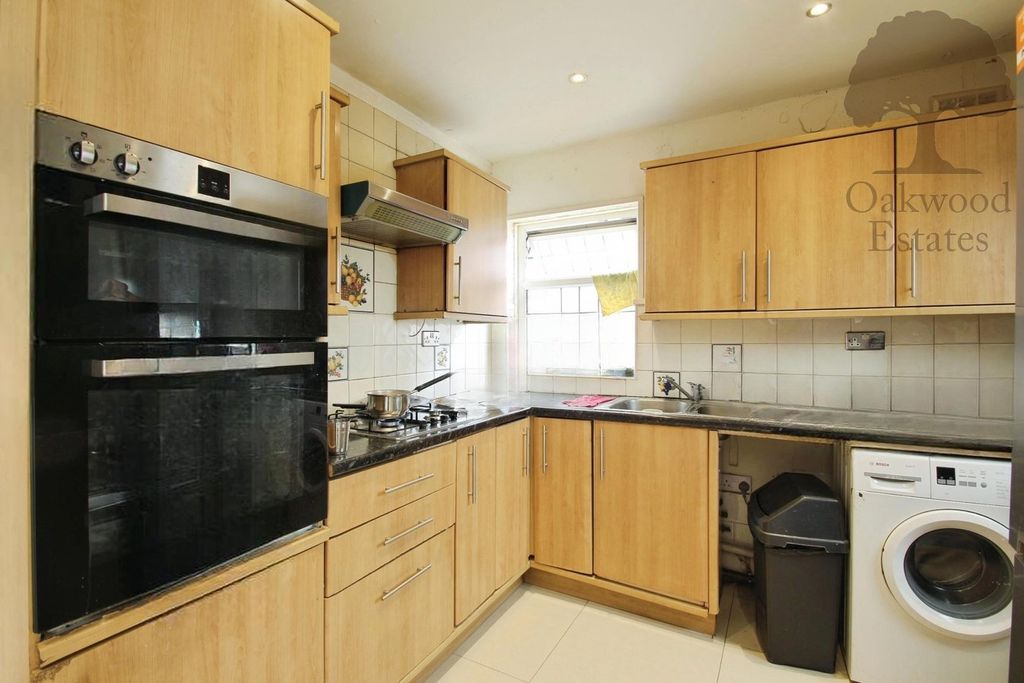 Property photo 2 of 22